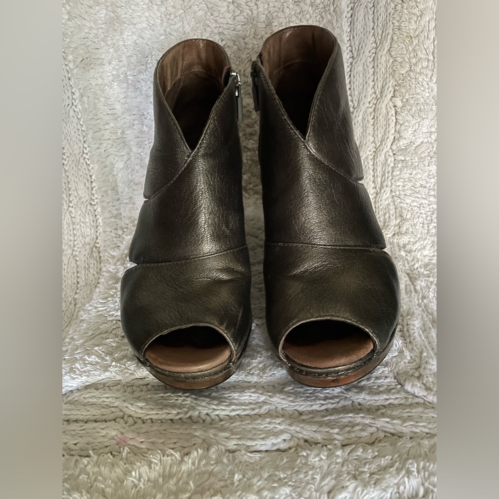 Dansko Size 36 Metallic Leather Peep-Toe Platform Booties